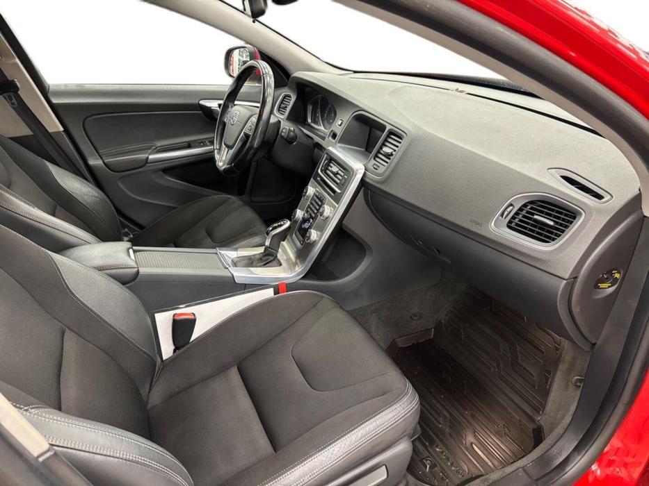 VOLVO V60 2015