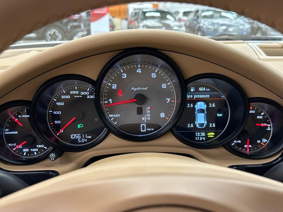 PORSCHE Panamera 2012