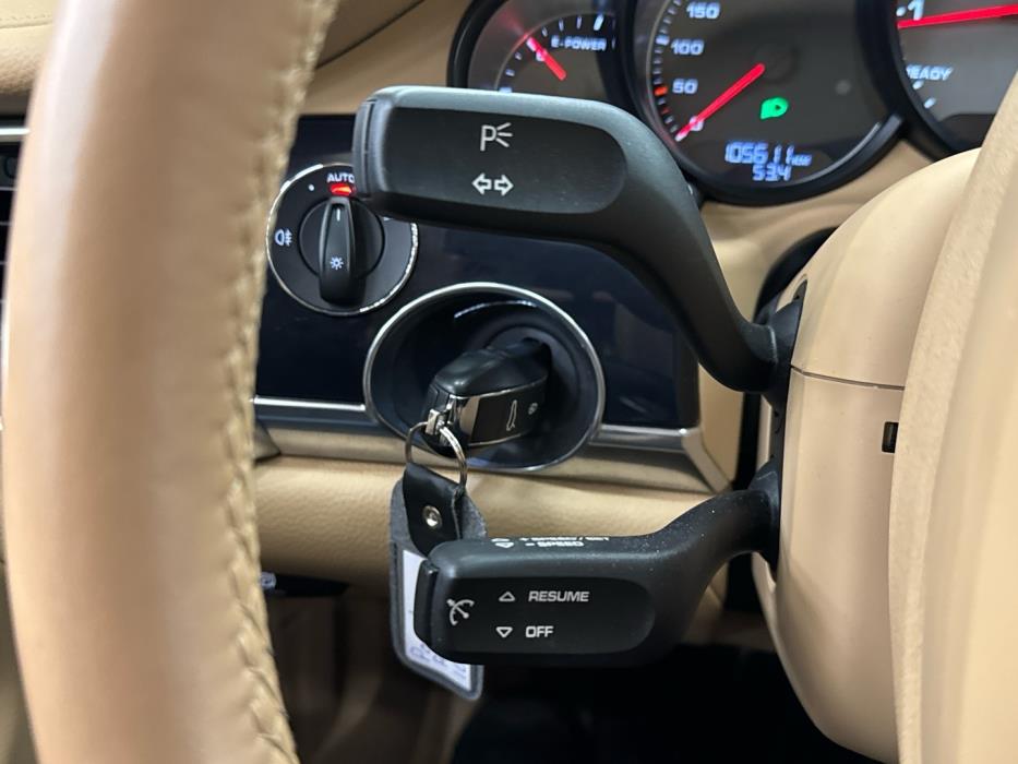 PORSCHE Panamera 2012