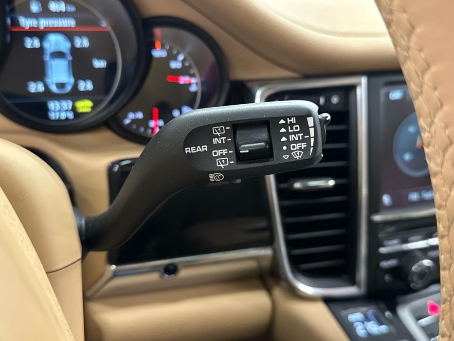 PORSCHE Panamera 2012