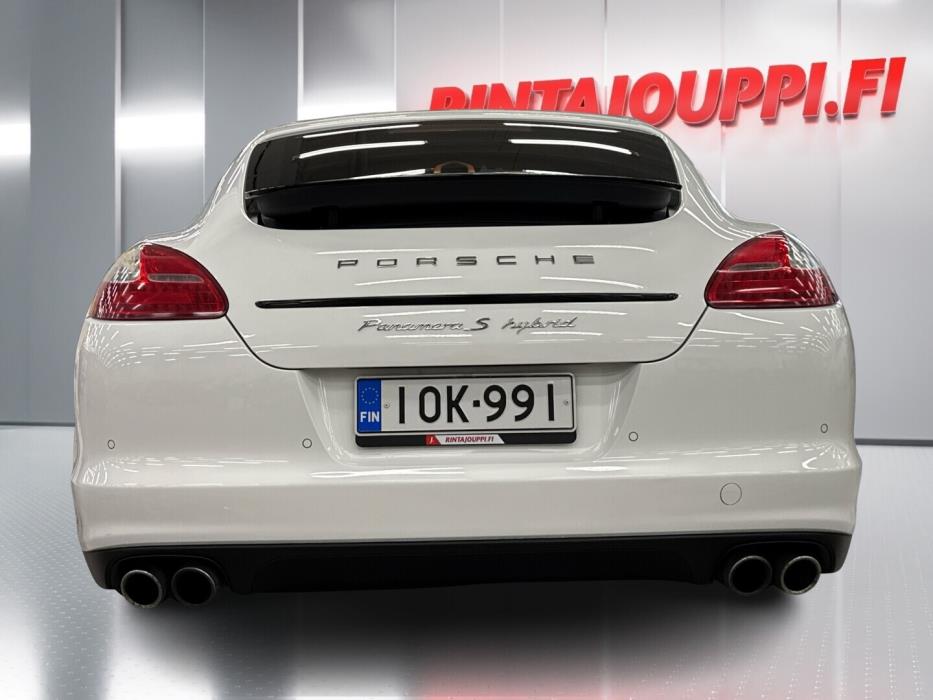 PORSCHE Panamera 2012