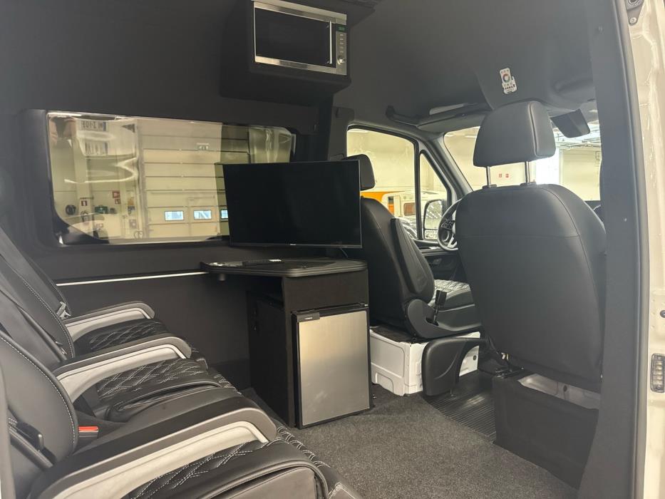 MERCEDES-BENZ Sprinter 2023