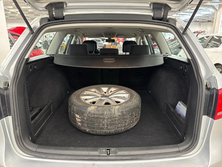 VOLKSWAGEN Passat 2012