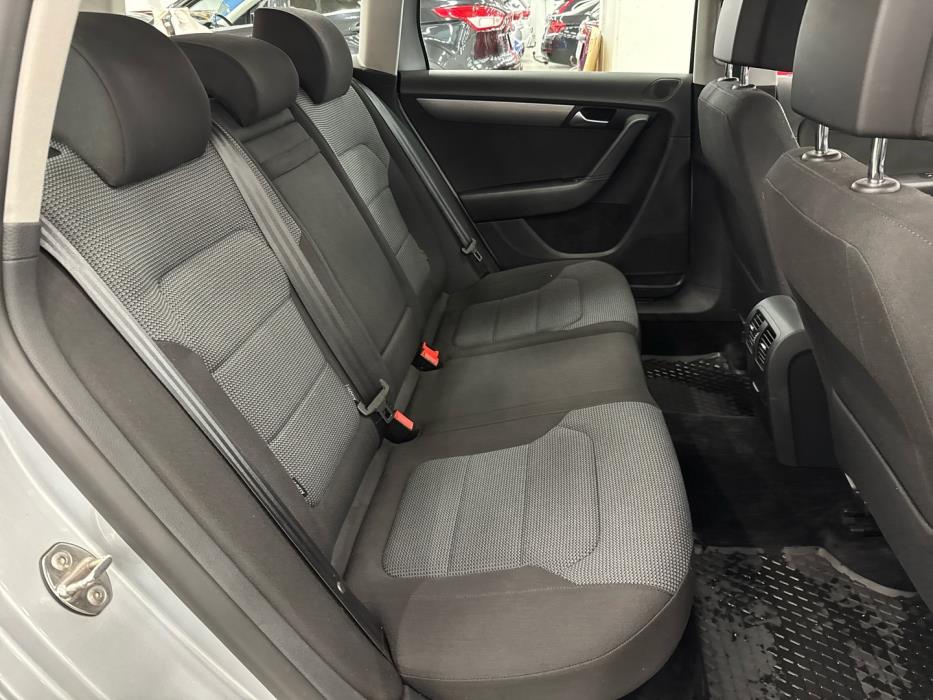 VOLKSWAGEN Passat 2012