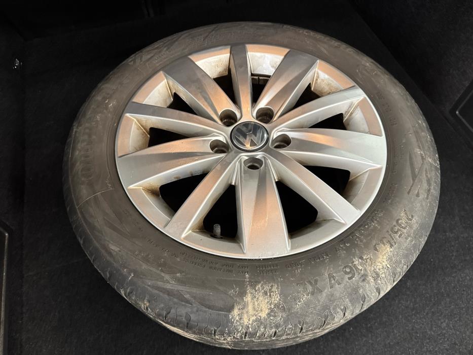 VOLKSWAGEN Passat 2012