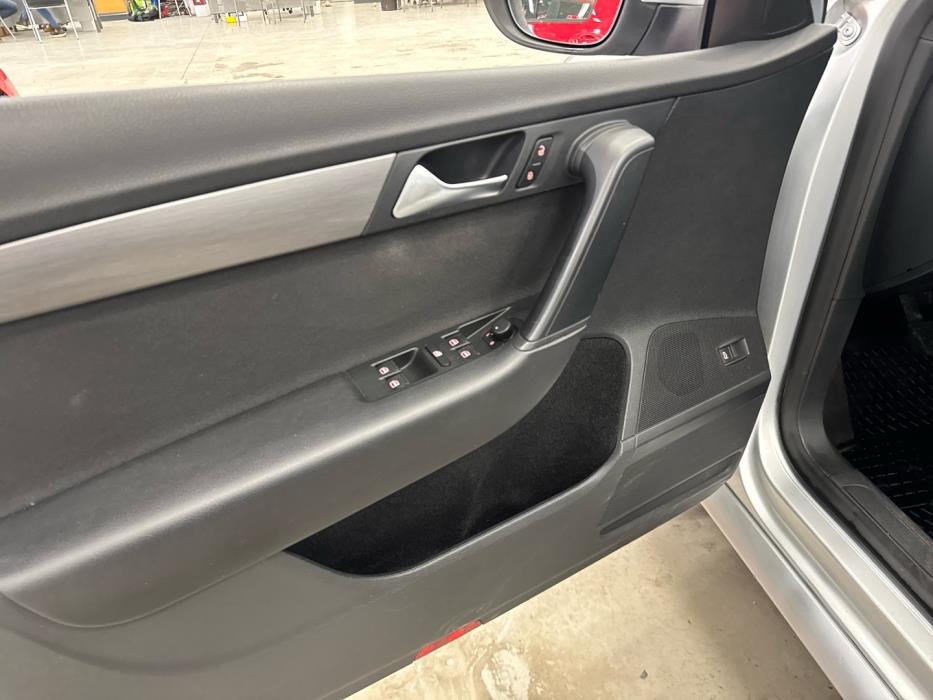 VOLKSWAGEN Passat 2012