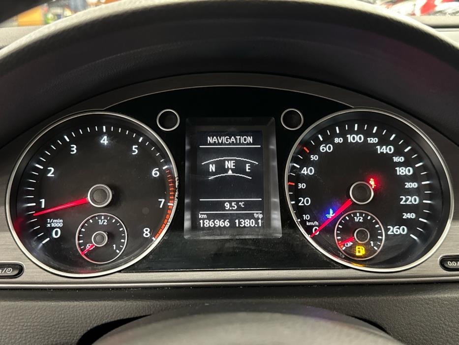 VOLKSWAGEN Passat 2012