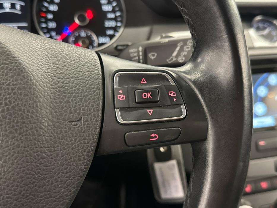 VOLKSWAGEN Passat 2012