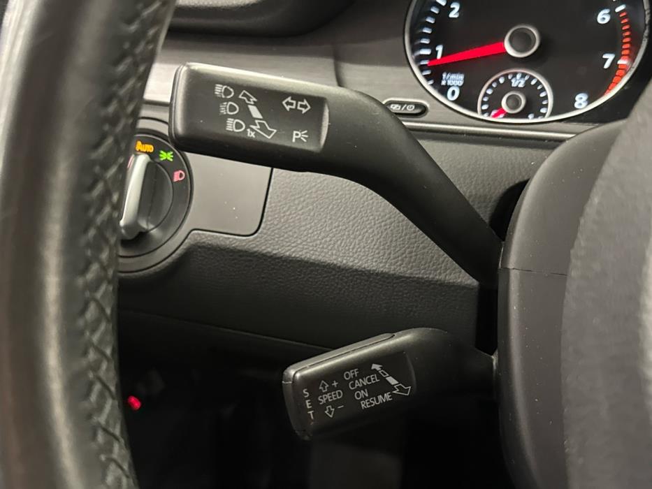 VOLKSWAGEN Passat 2012