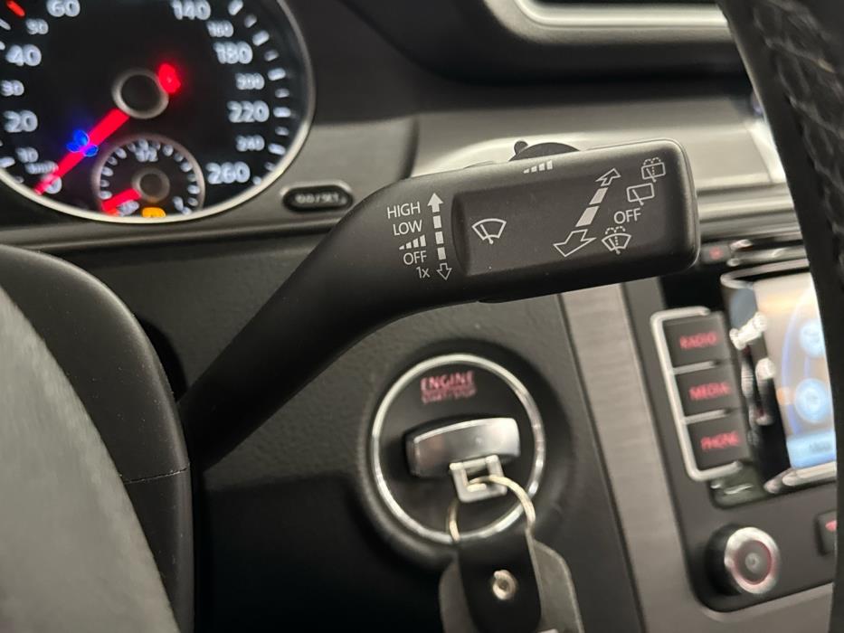 VOLKSWAGEN Passat 2012