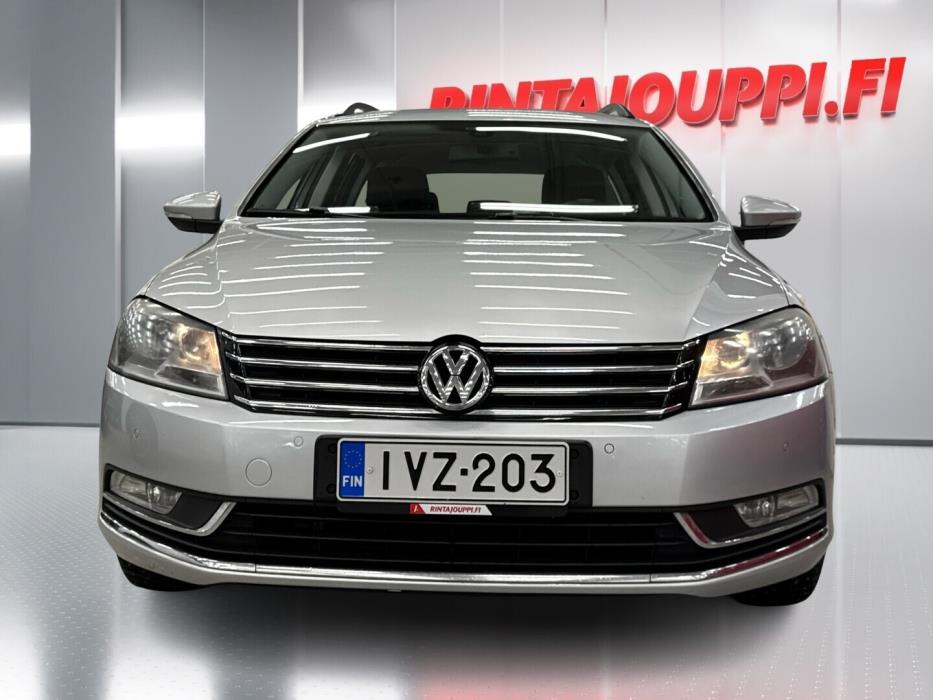 VOLKSWAGEN Passat 2012