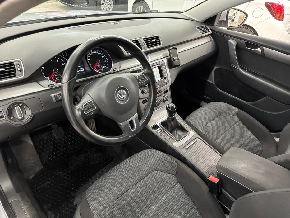 VOLKSWAGEN Passat 2012