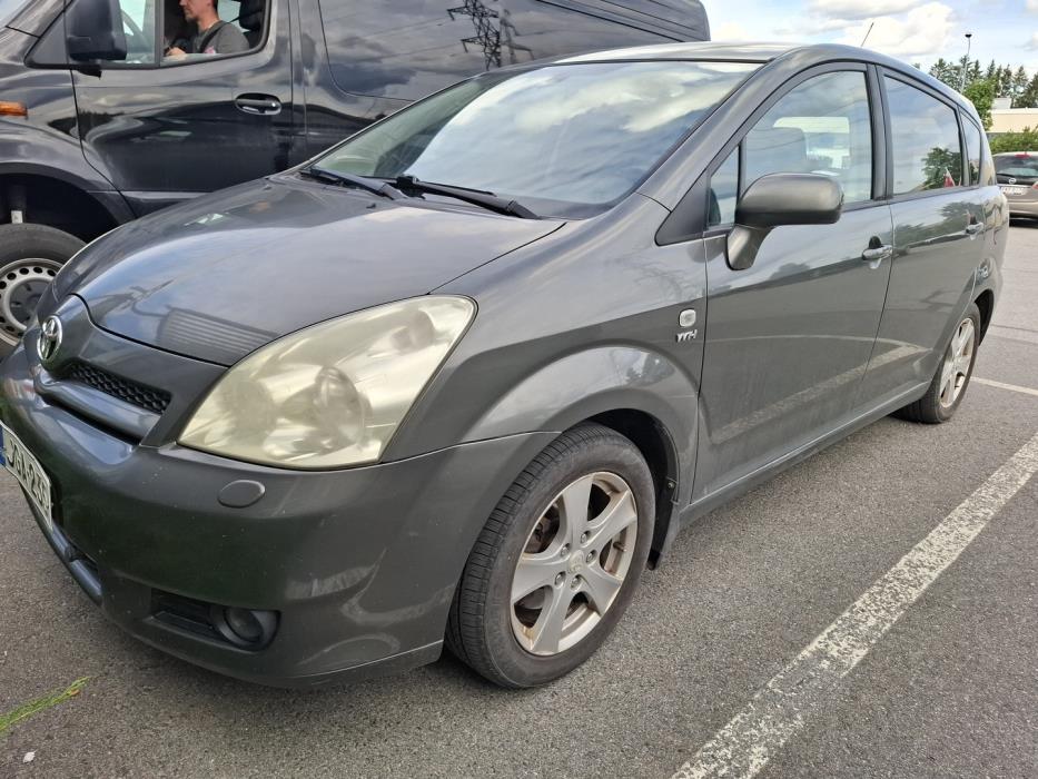 TOYOTA Corolla Verso 2005