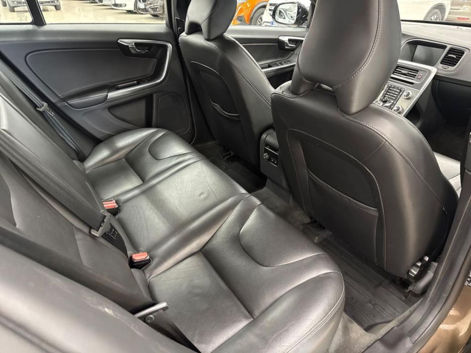 VOLVO V60 Cross Country 2016