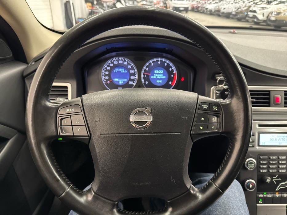 VOLVO V70 2009