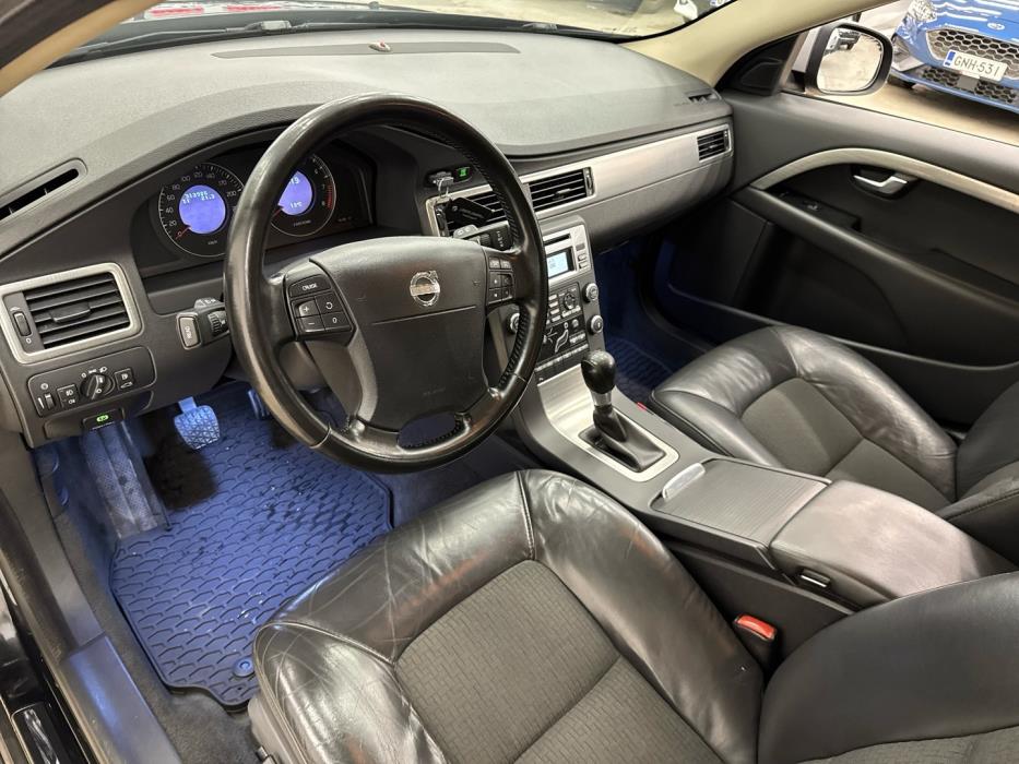 VOLVO V70 2009