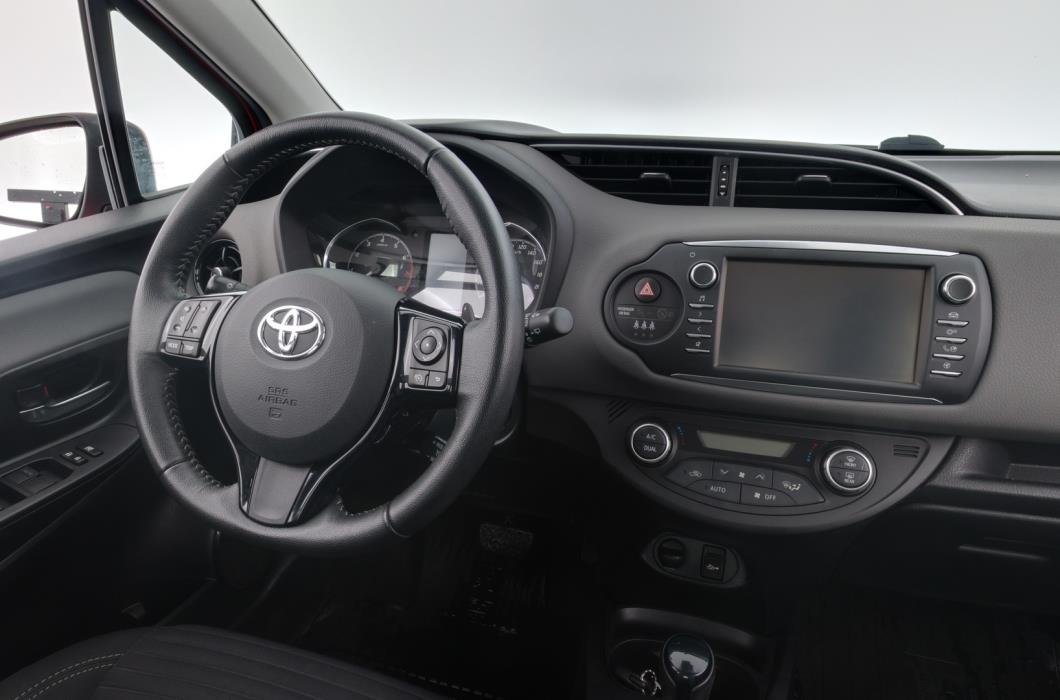 TOYOTA Yaris 2017