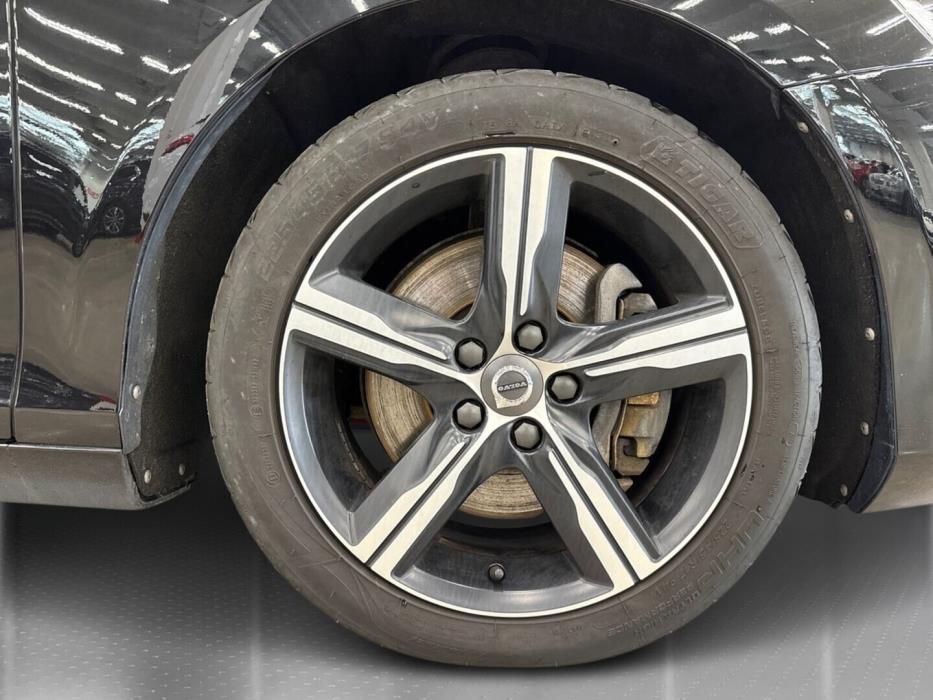 VOLVO V40 2016