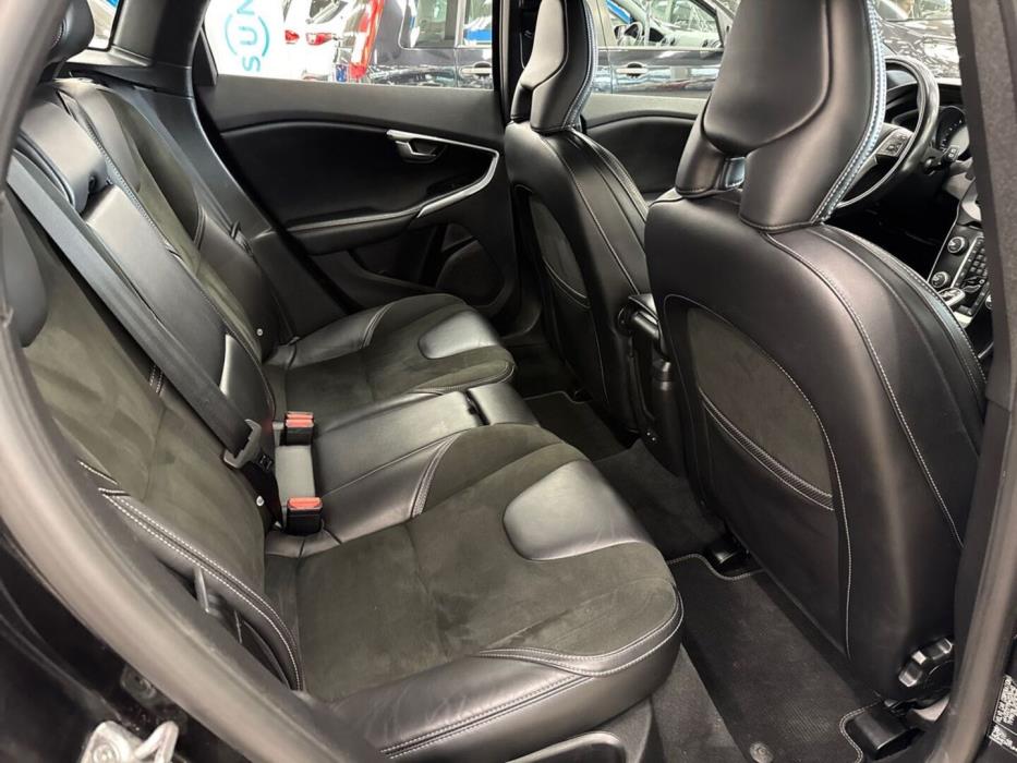 VOLVO V40 2016
