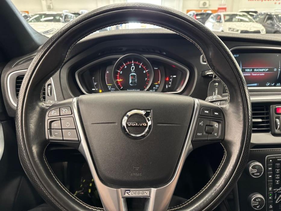 VOLVO V40 2016