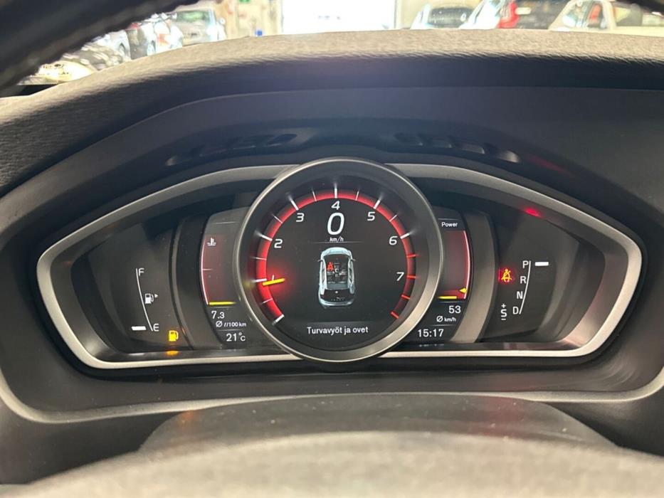 VOLVO V40 2016