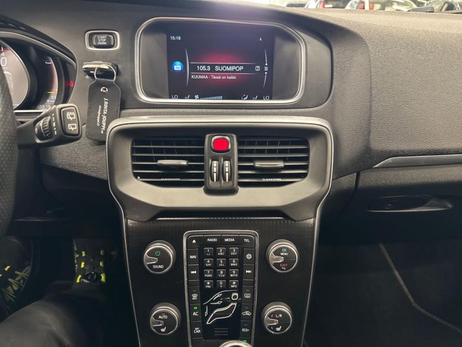 VOLVO V40 2016