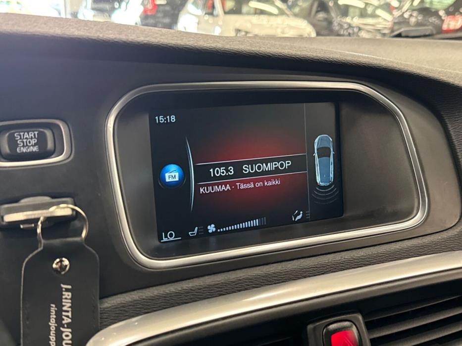 VOLVO V40 2016