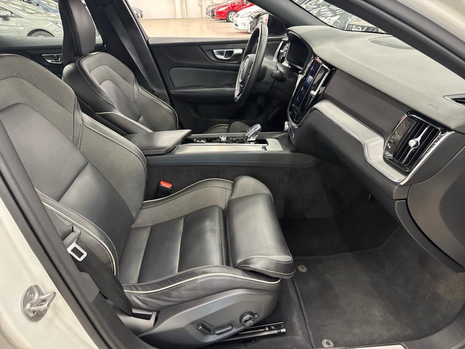 VOLVO S60 2023