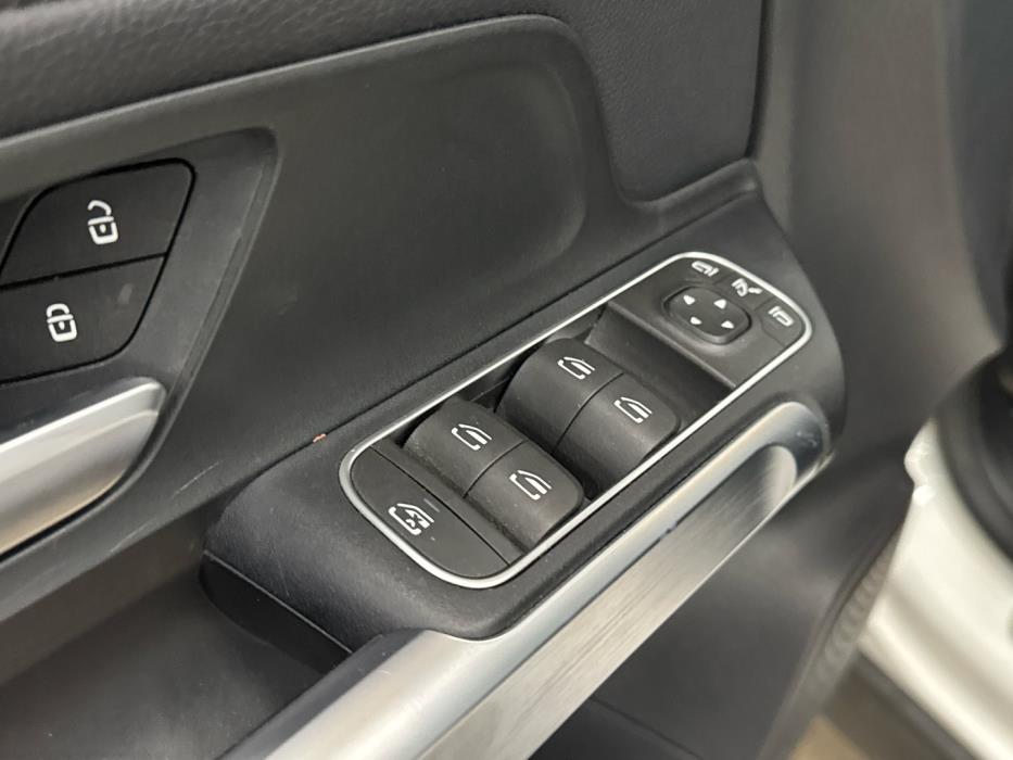 MERCEDES-BENZ EQB 2022