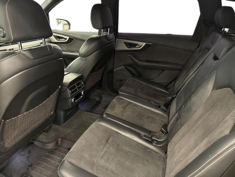 AUDI Q7 2015