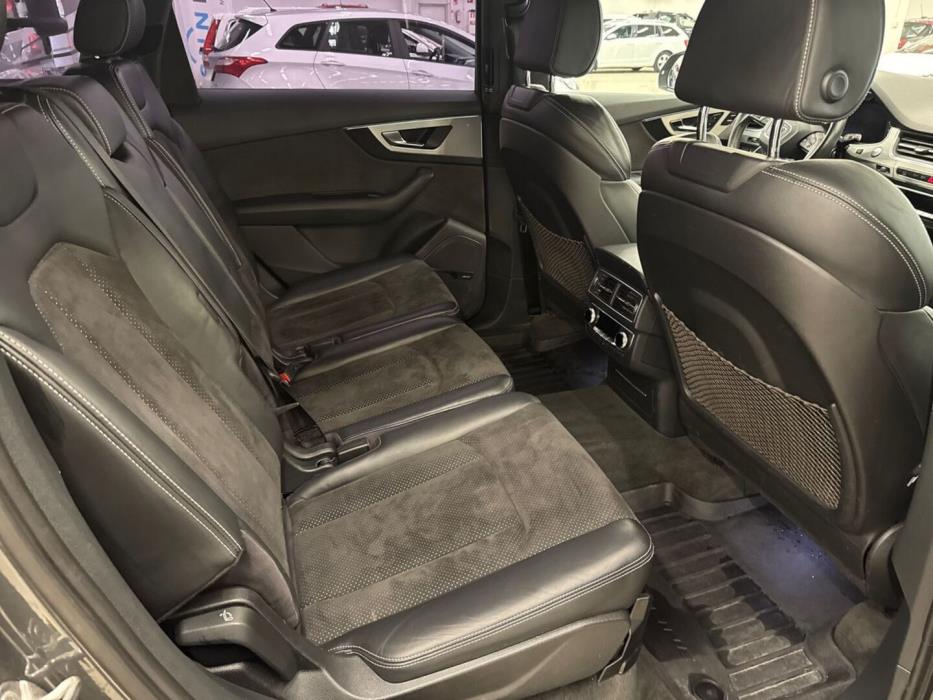 AUDI Q7 2015