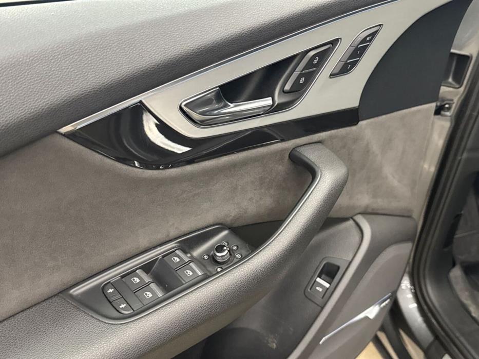 AUDI Q7 2015