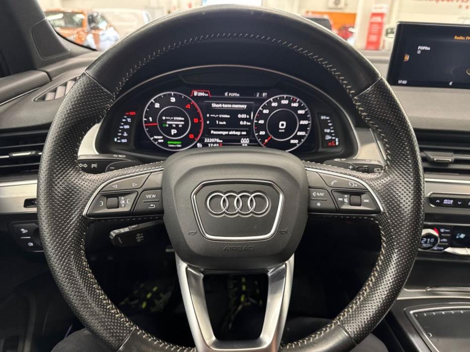AUDI Q7 2015