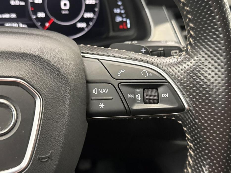AUDI Q7 2015
