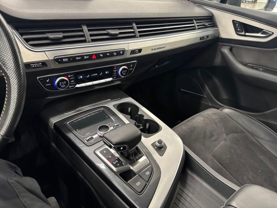 AUDI Q7 2015