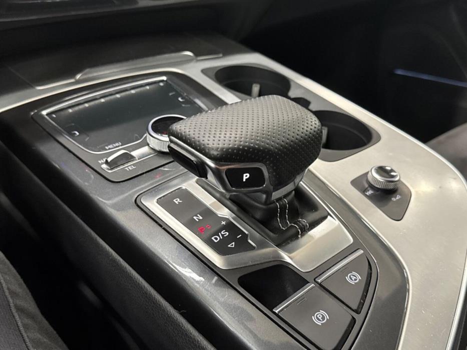 AUDI Q7 2015