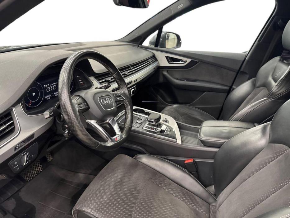 AUDI Q7 2015