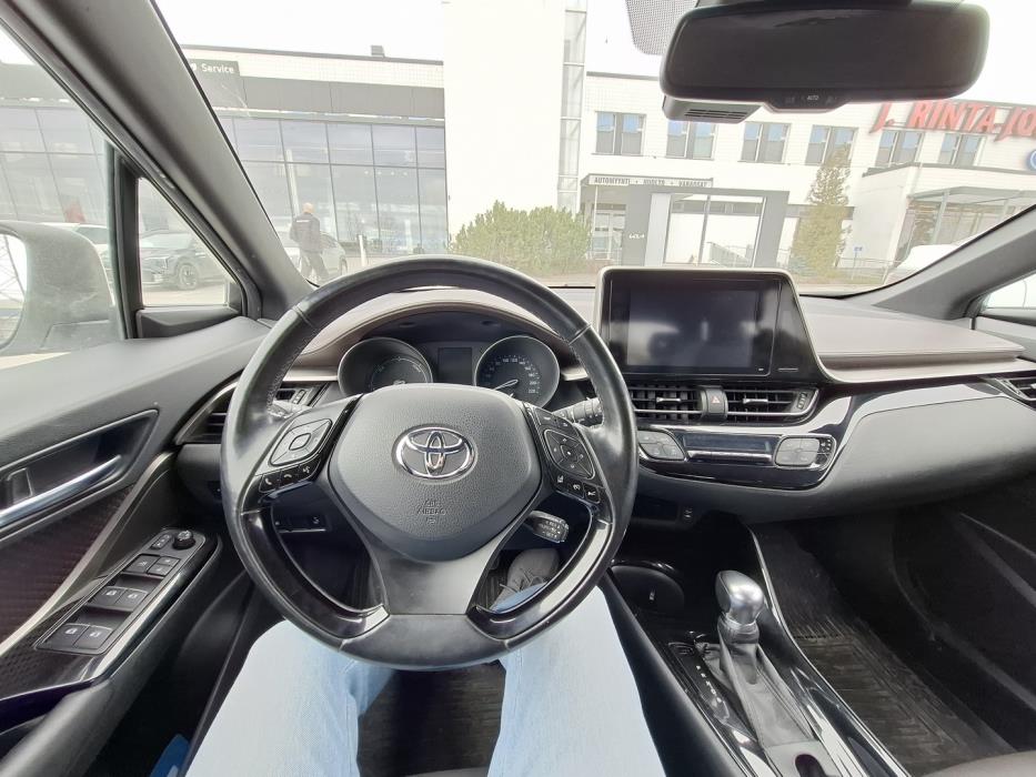 TOYOTA C-HR 2017