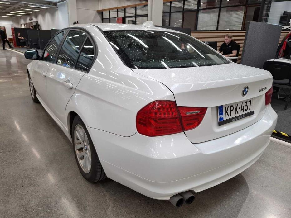 BMW 323 2009