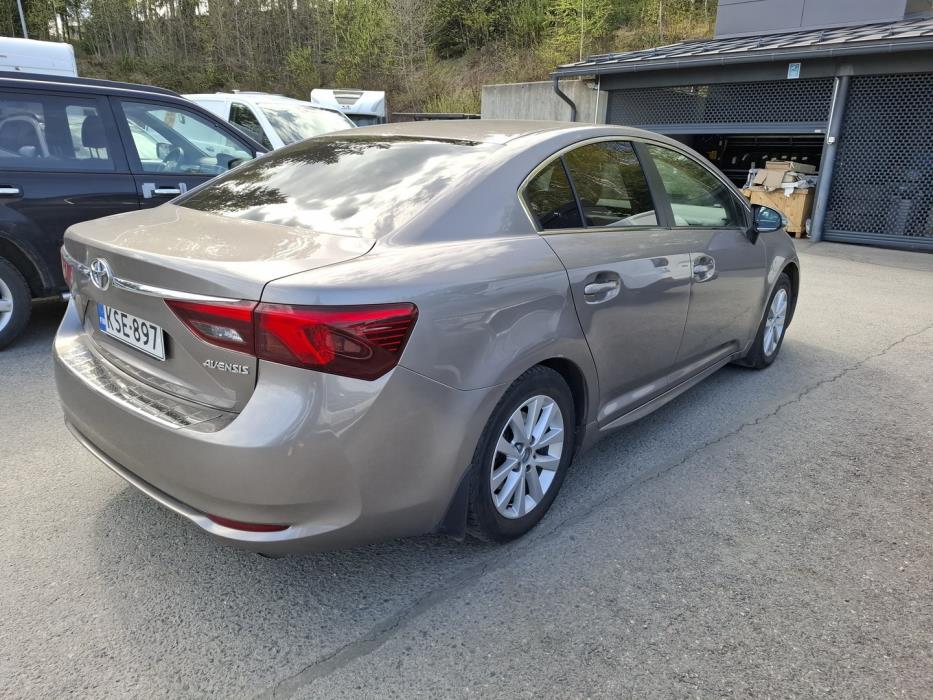 TOYOTA Avensis 2016