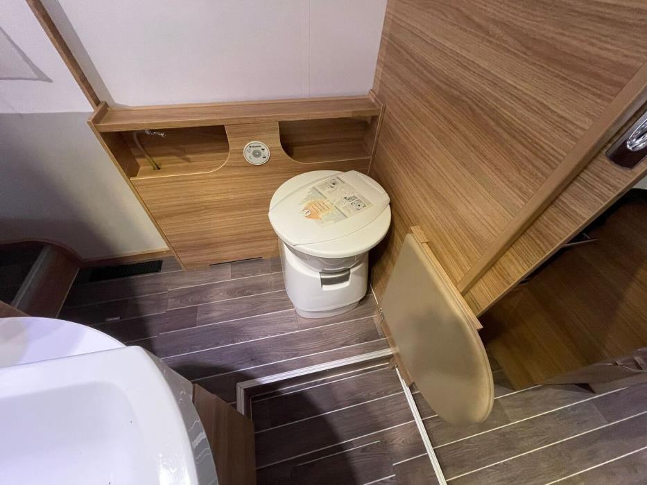 ADRIA Matrix Supreme 687 SBC 2017