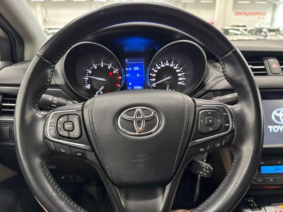 TOYOTA Avensis 2017