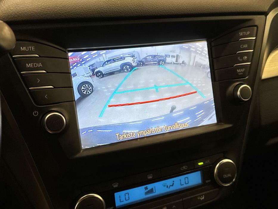 TOYOTA Avensis 2017