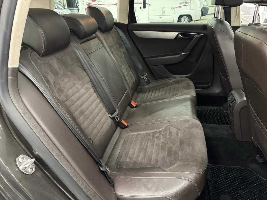 VOLKSWAGEN Passat 2012