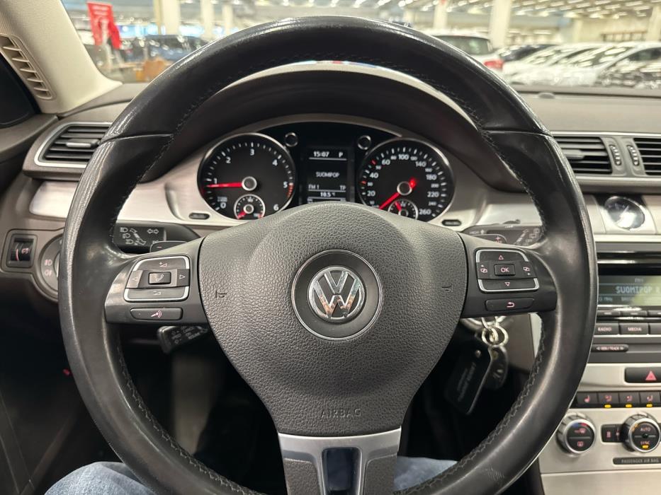 VOLKSWAGEN Passat 2012