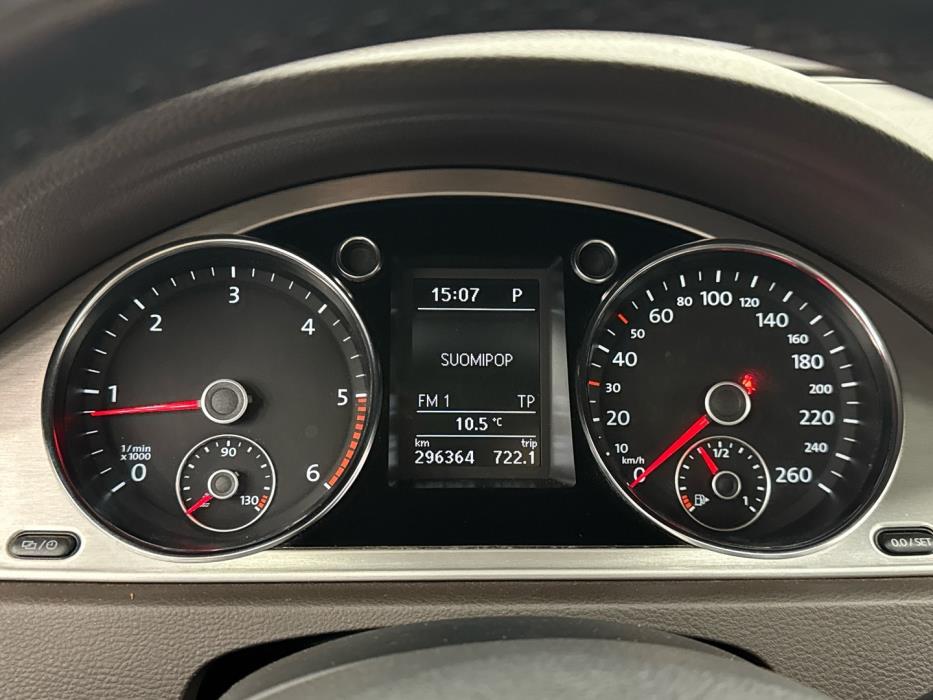 VOLKSWAGEN Passat 2012