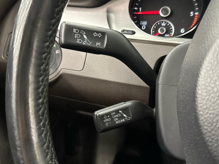 VOLKSWAGEN Passat 2012