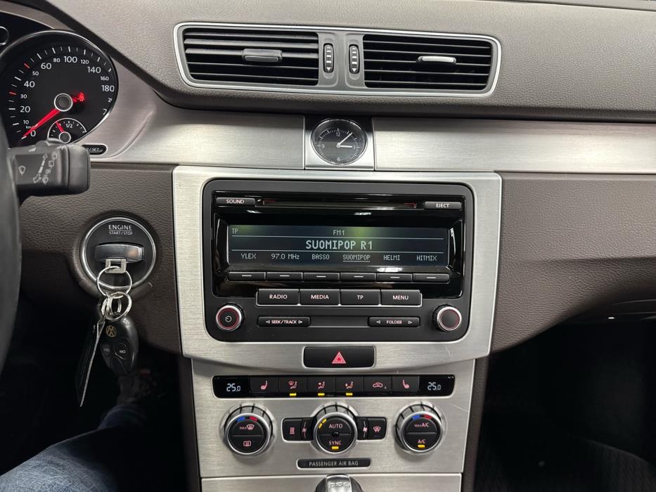 VOLKSWAGEN Passat 2012