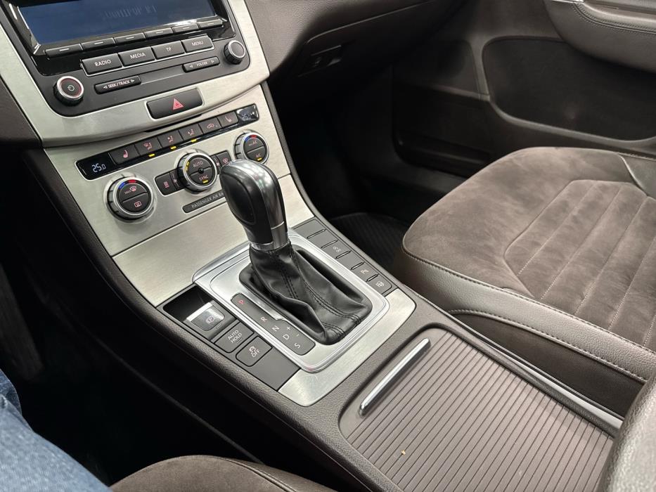 VOLKSWAGEN Passat 2012