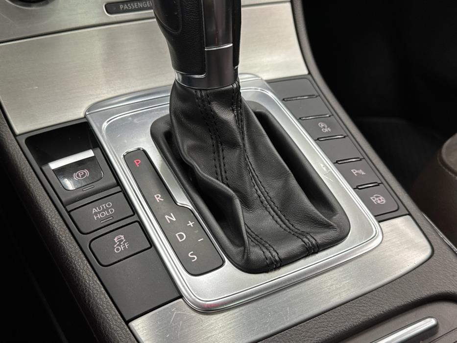 VOLKSWAGEN Passat 2012